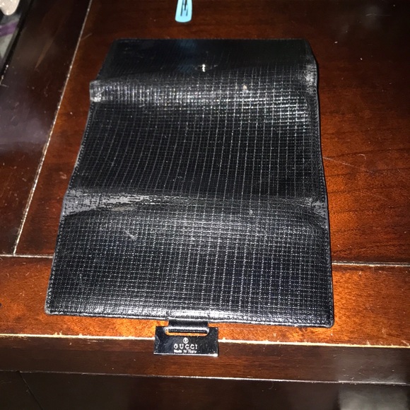 Gucci Handbags - Gucci leather wallet
